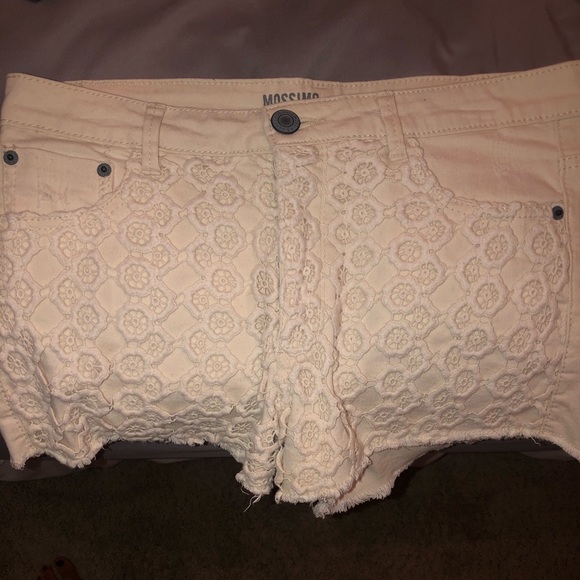 cream crochet high rise shorts - Picture 3 of 5